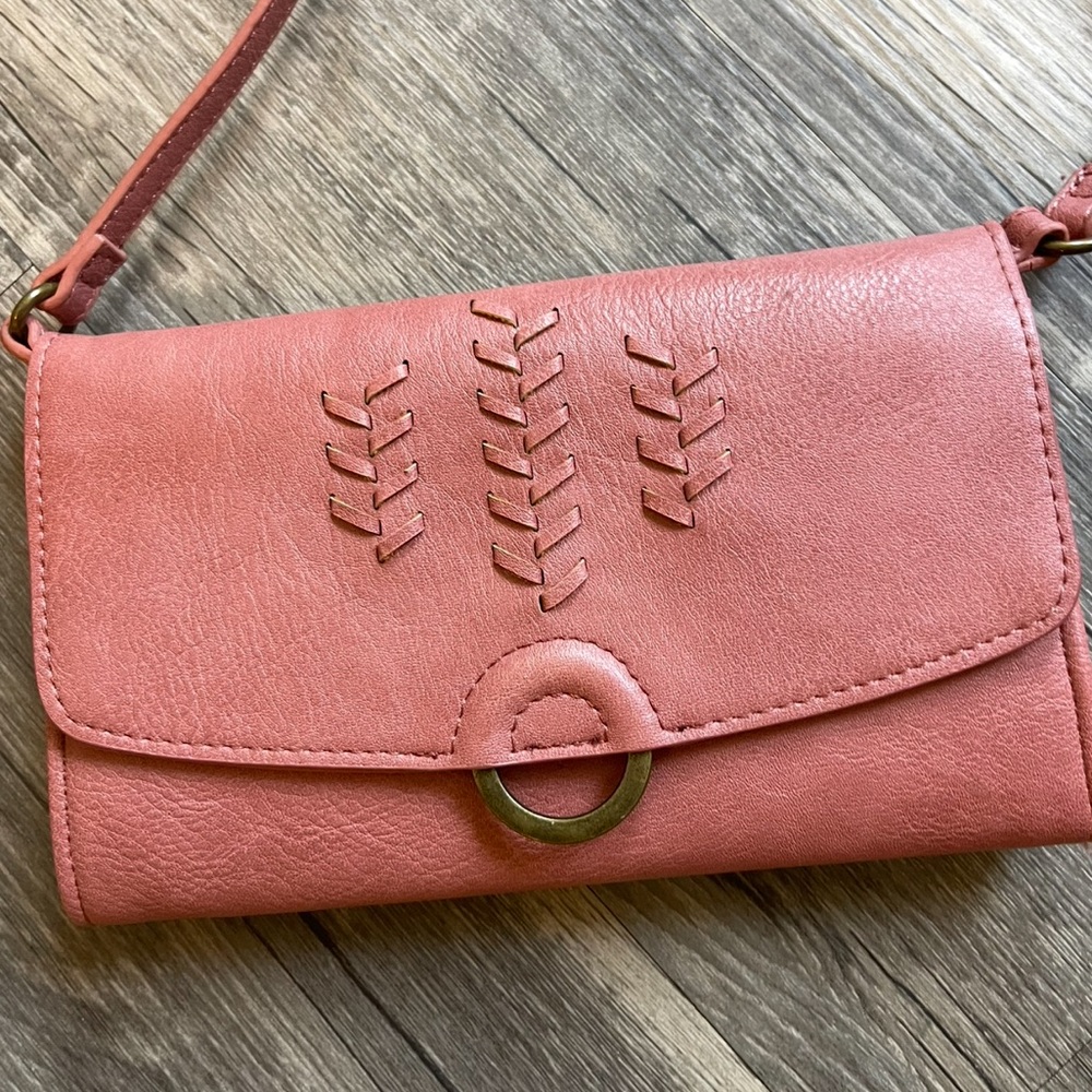 Universal Thread Crossbody Rose Colored Bag.